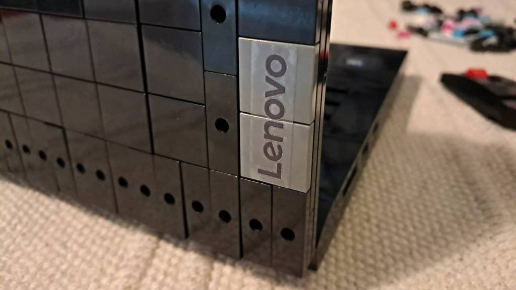 brick laptop lenovo thinkpad back