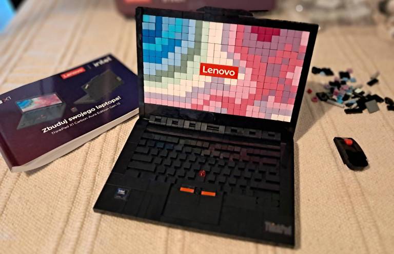 Thinkpad Rig Build This laptop took 912 bricks to build – watch the process ...